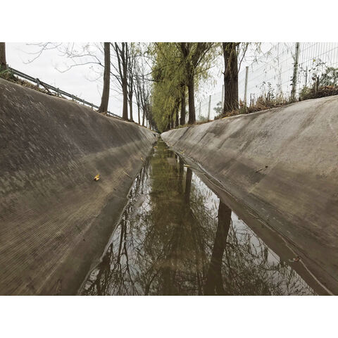 Eğimli zeminlerde kontrollü ankraj senaryosu